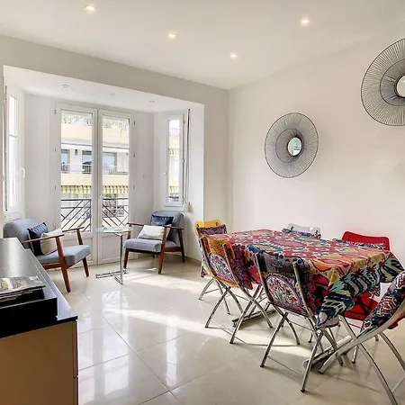 Quality 2 Bedroom Pasteur, 5 Mins From Croisettte 352 Apartment